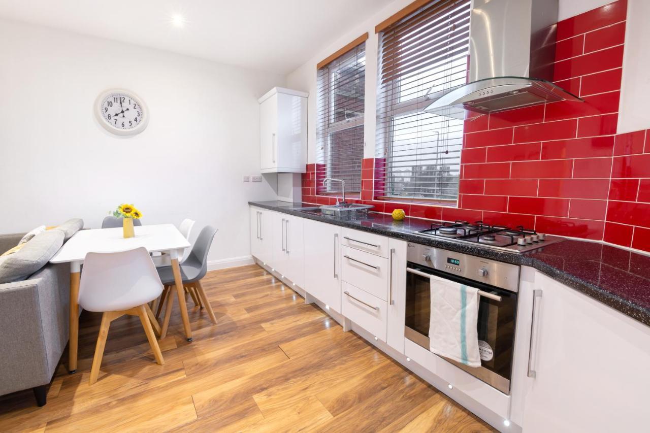 Modern Apartment Close To City Centre With Parking Leeds  Exteriör bild