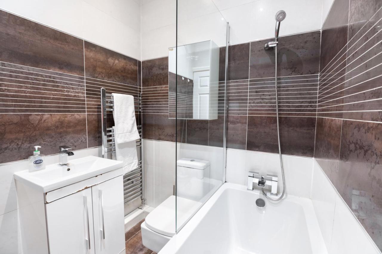 Modern Apartment Close To City Centre With Parking Leeds  Exteriör bild